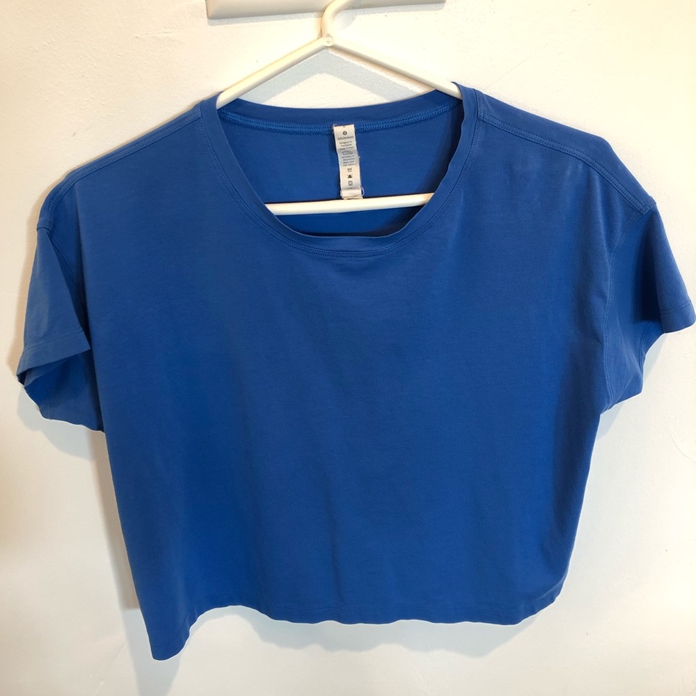 Lululemon Cates tee. Bluebell blue. Size 6.